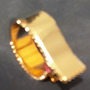 r Q-shaped ring